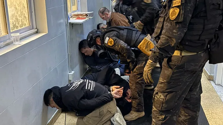 Motín en una comisaría porteña: tras cinco horas de tensión, liberaron al policía tomado de rehén