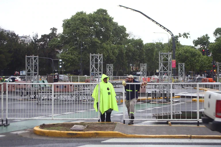 Operativo y cortes de tránsito en la Ciudad por los preparativos de la histórica visita del papa León XIV
