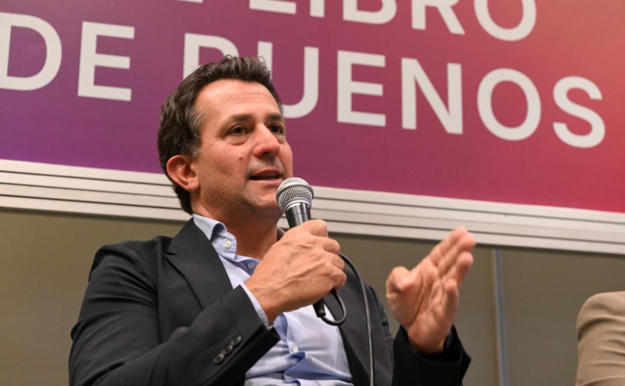 Gribaudo presentó "Democracia Algorítmica", su libro sobre IA