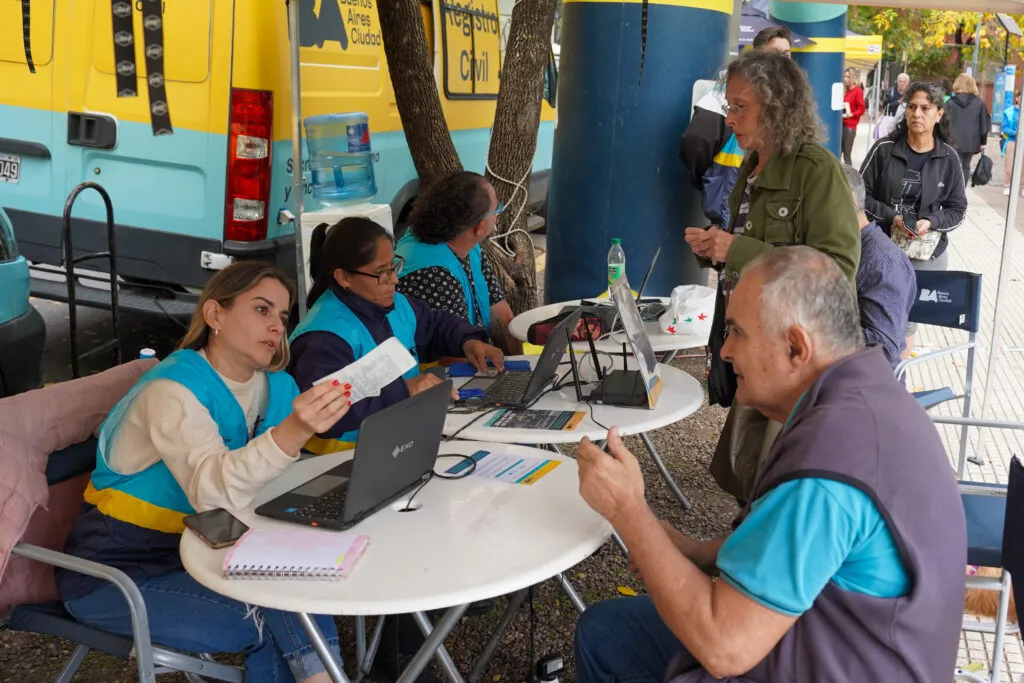 Gestionarán trámites de vecinos en oficinas móviles desde Parque Avellaneda, Floresta, Villa Lugano, Balvanera y San Telmo